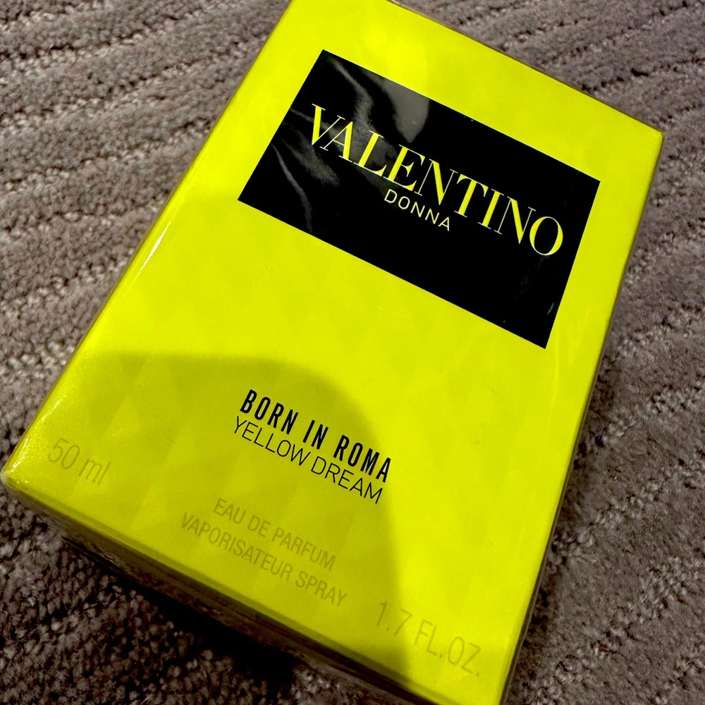 NWT/WRAPPED Valentino Donna Born in Roma Yellow Dream Eau de Parfum (Orig. $135)